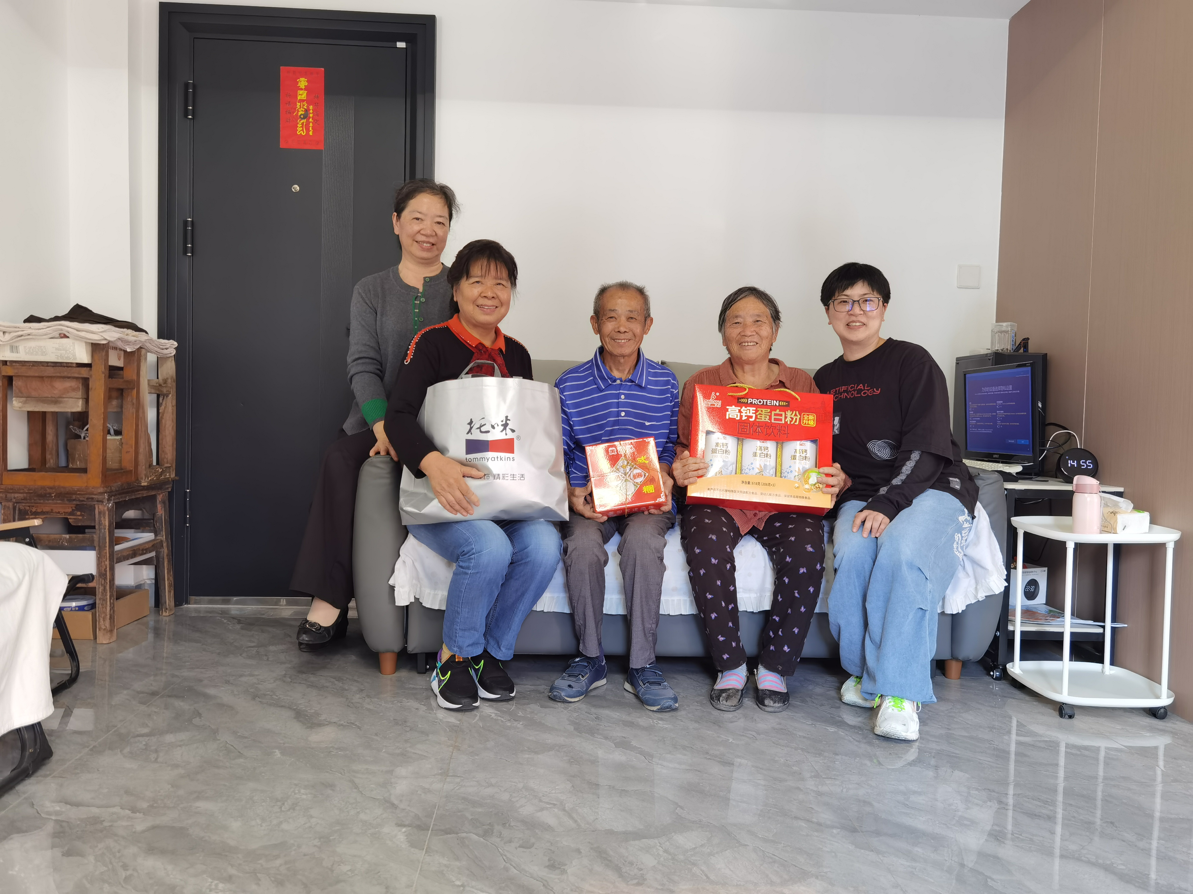 重阳节探望退休老党员